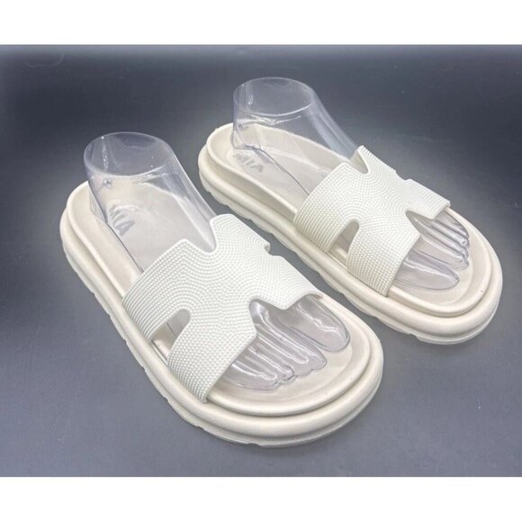 Mia Bertini Cream Slip On Sandals Slides Flip Flops Sz 8M Summer Beach Pool - Picture 1 of 4
